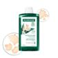A base de Galanga médicinal, 4 fois plus rapide que le Zinc Pyrithione*** pour éliminer 100%* des pellicules dès la 1ère application.