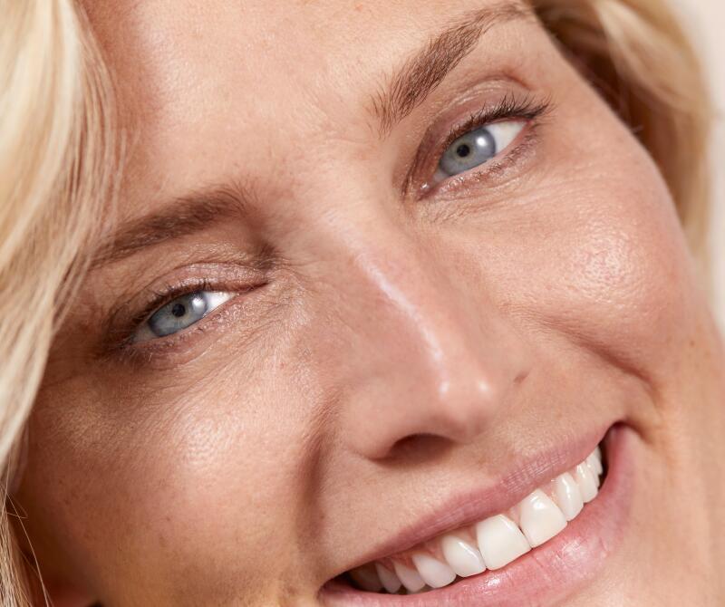 Djeluj na temeljne uzroke starenja kože poticanjem stanične regeneracije.