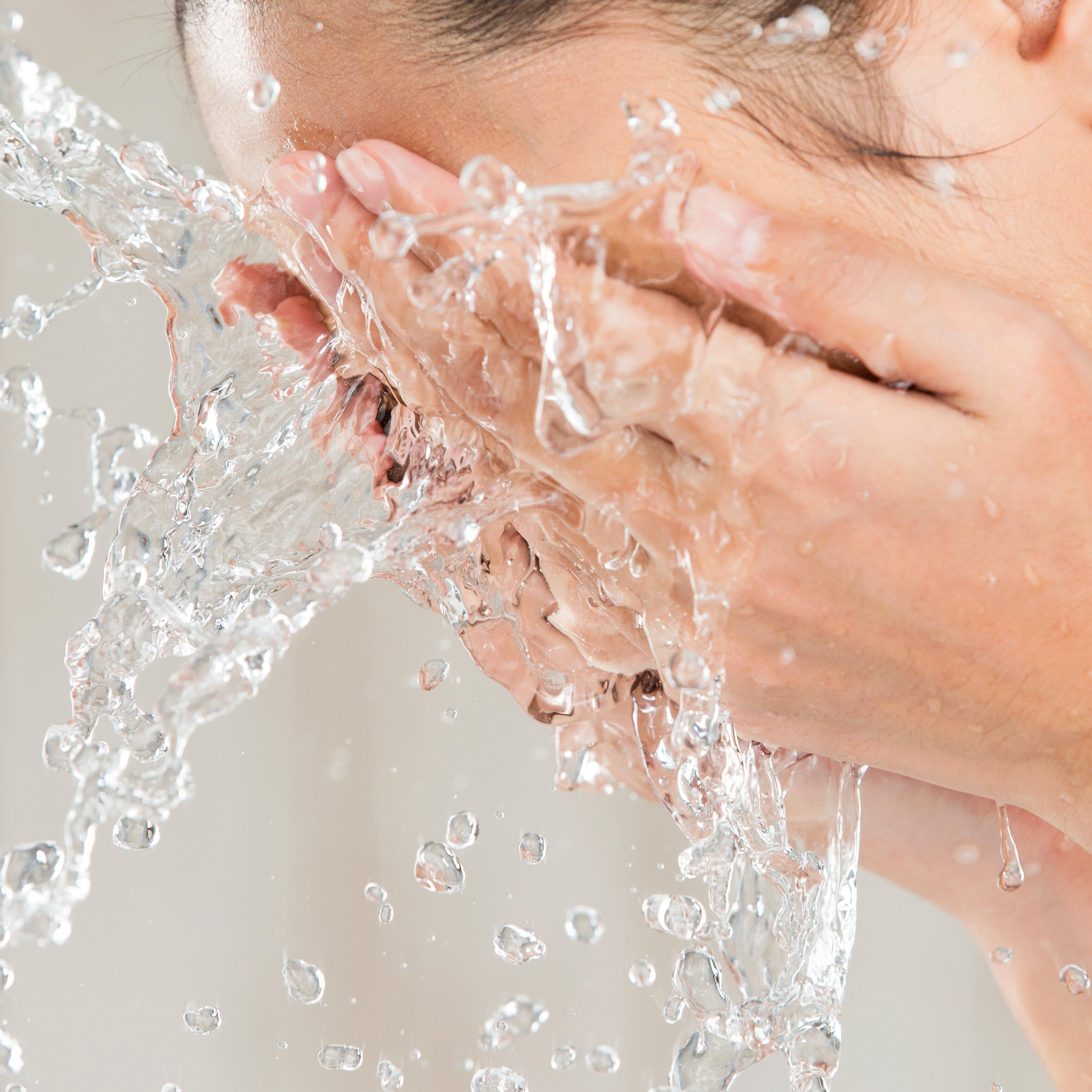 av_peaux-sensibles_nettoyer-visage_1x1