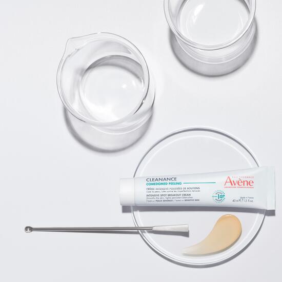 CLEANANCE COMEDOMED PEELING Crema intensiva para brotes de granos