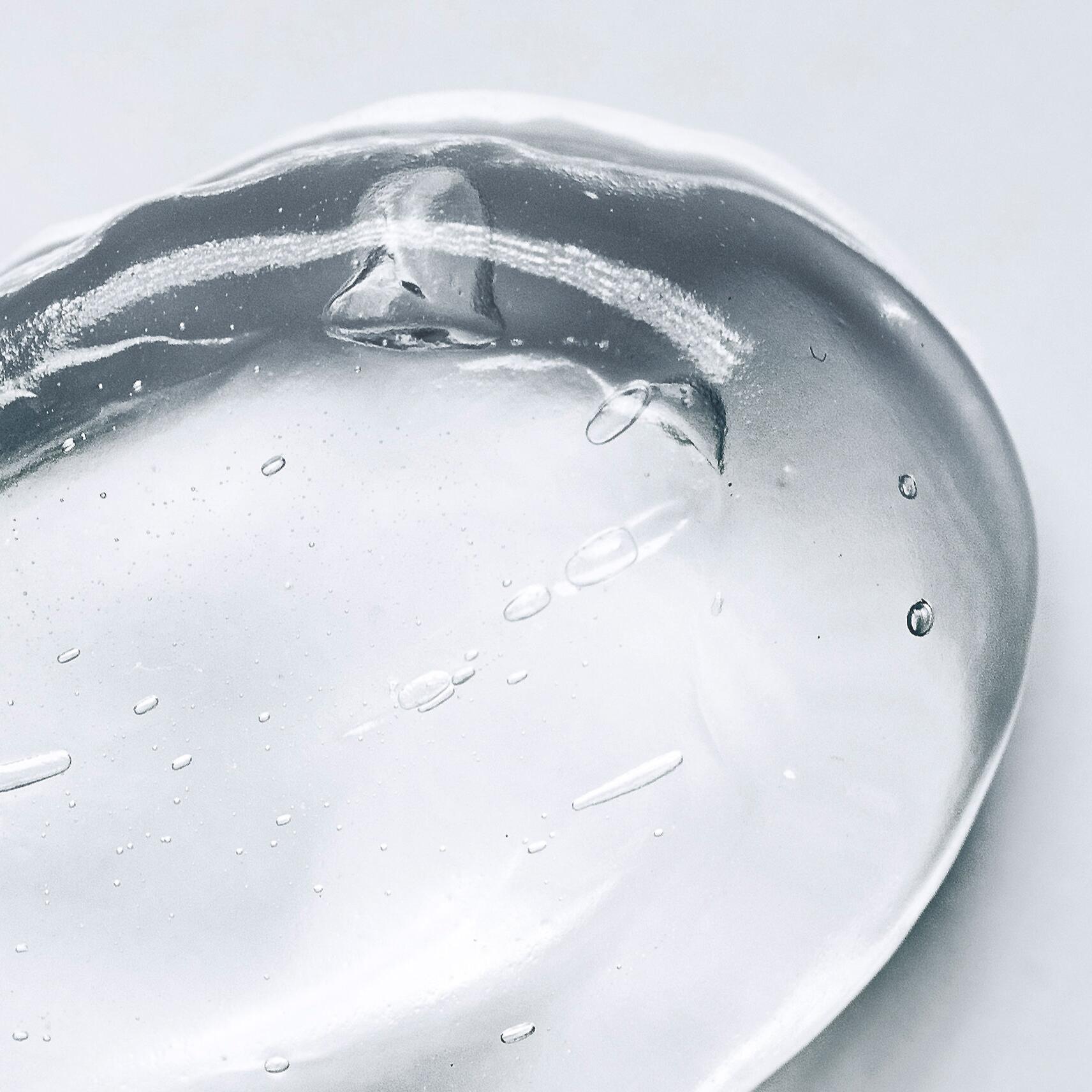 <h4 class="">Hyaluronic acid </h4><p>Star key ingredient. Fills deep furrows and replumps up the skin.</p>

