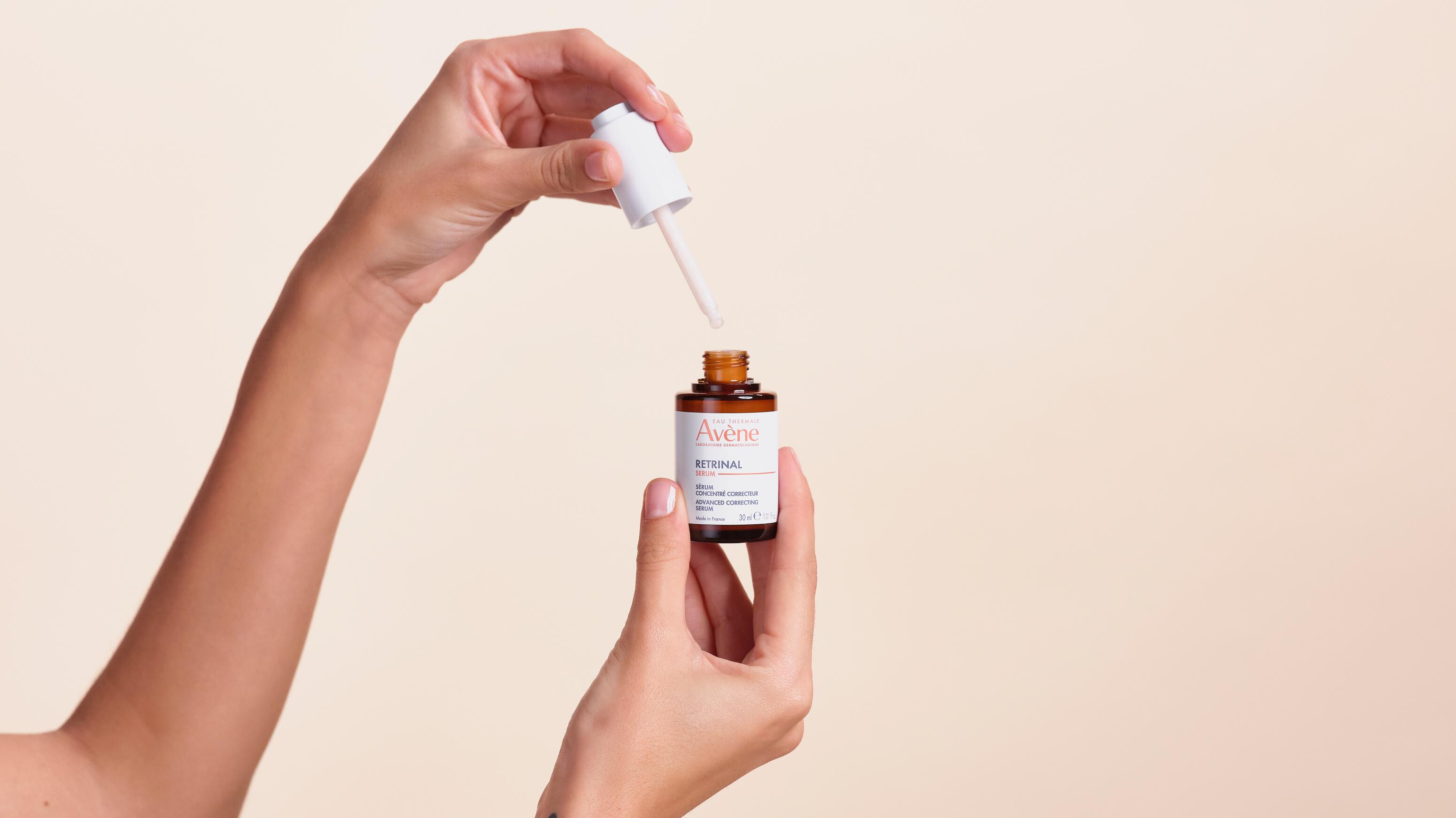 av_retrinal_serum_us_hand_model_visual_02_3282770393583_16x9