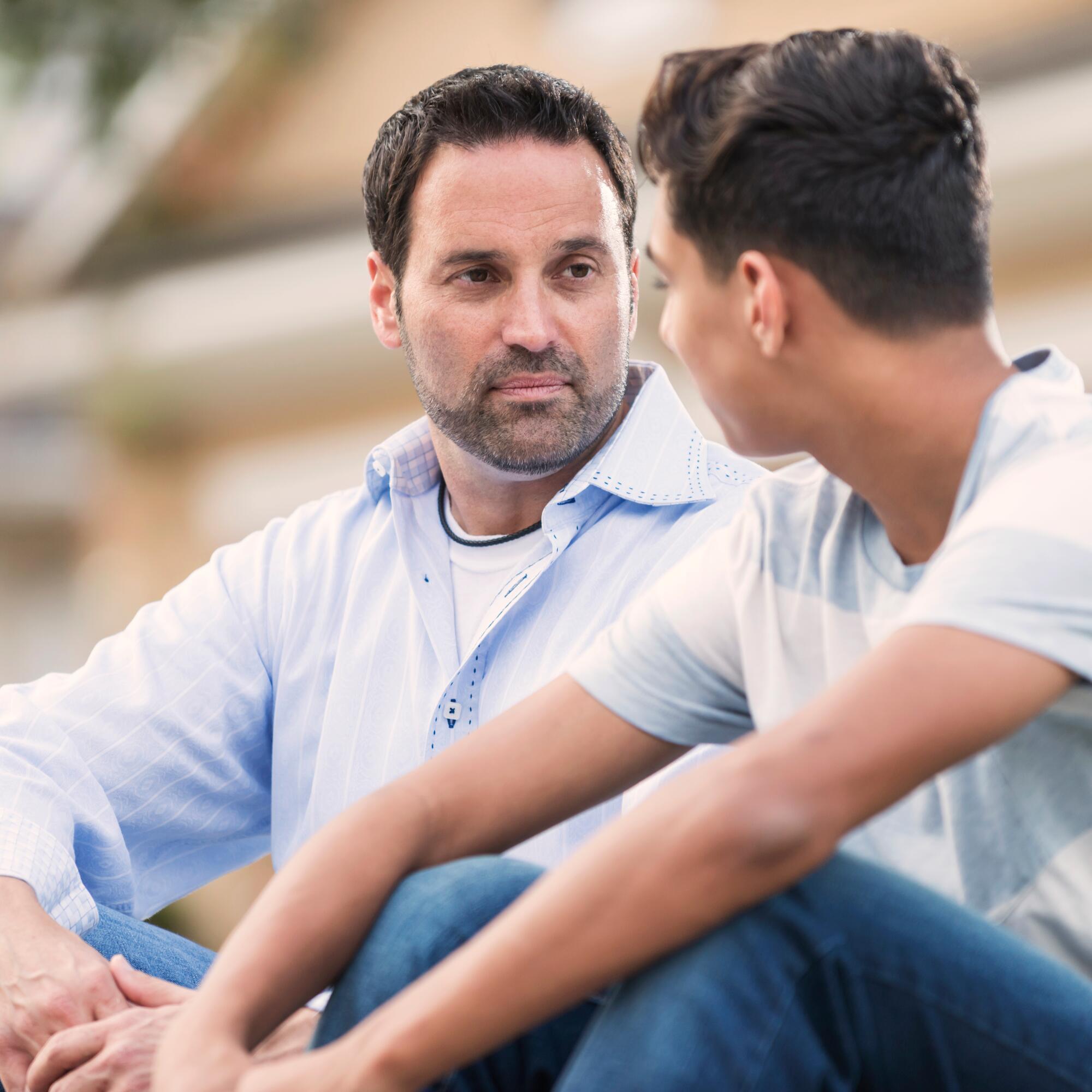 av_acne_adolescent_parent_discussion_1x1