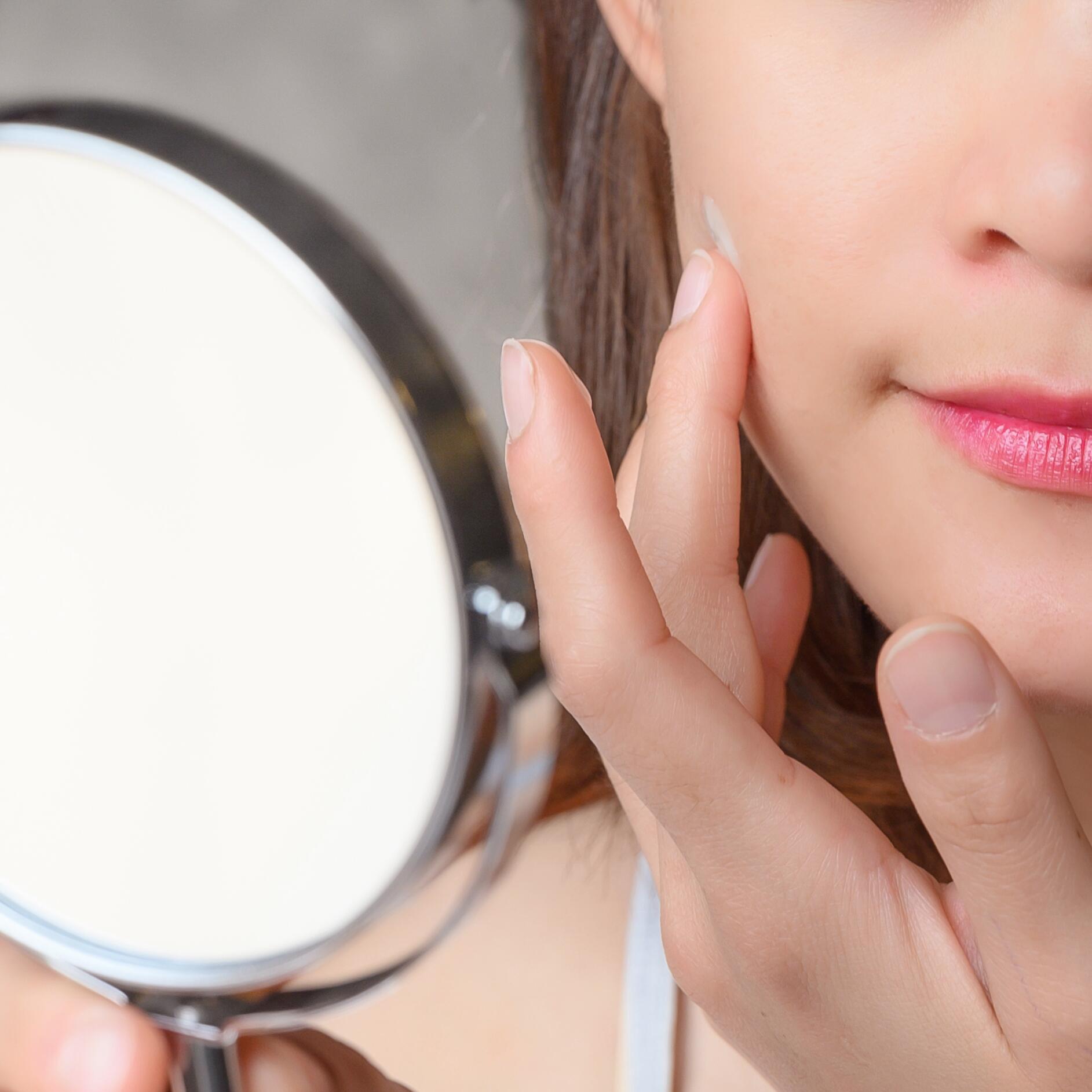 av_acne_adolescente_maquillage_camoufler_1x1