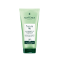 Shampoo BIO certificato per una detersione delicata senza compromessi: unisce efficacia, sensorialità e risultati professionali.