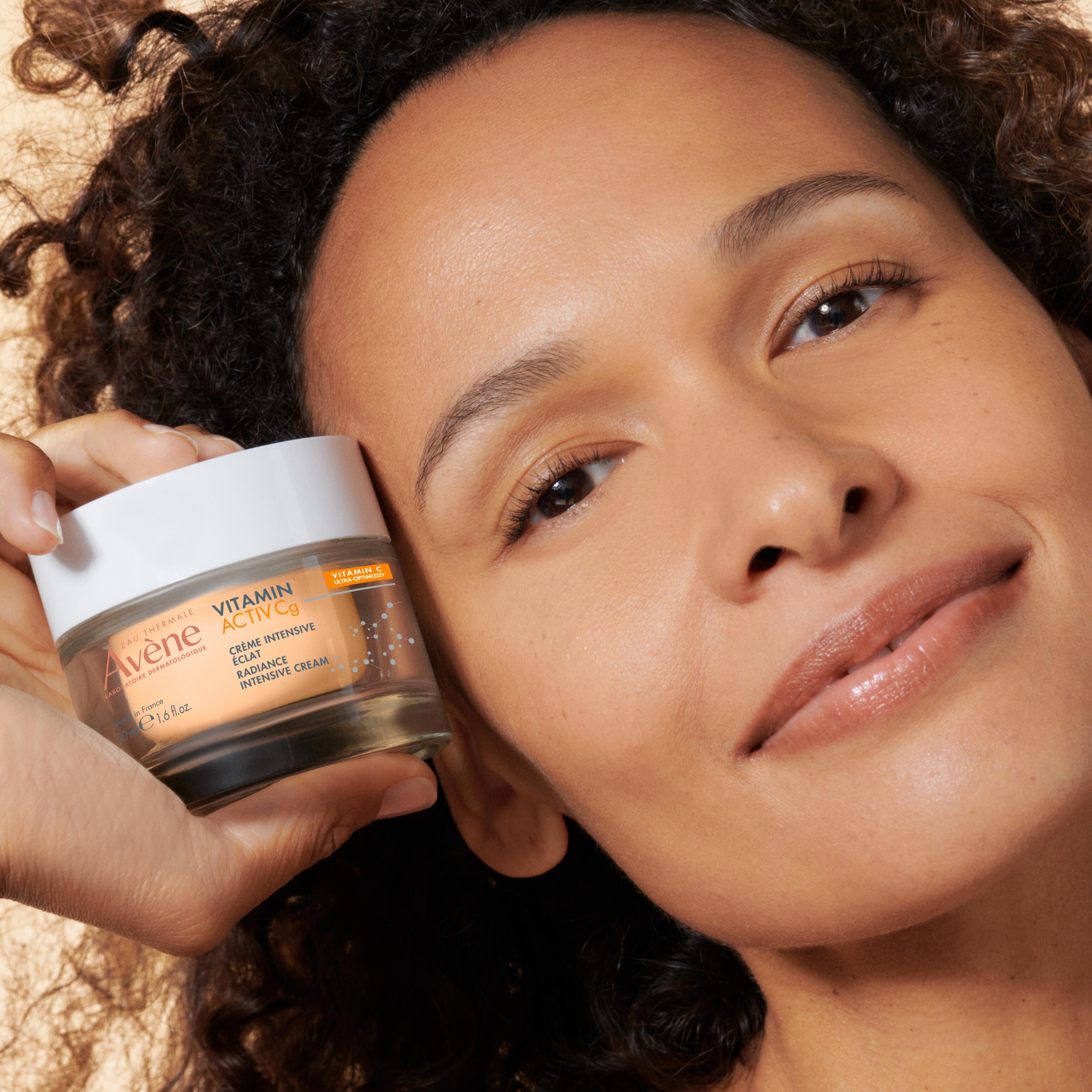 av_VITAMIN-Cg_cream_Amelie_attitude_product_1_3282770393507_HD_1x1