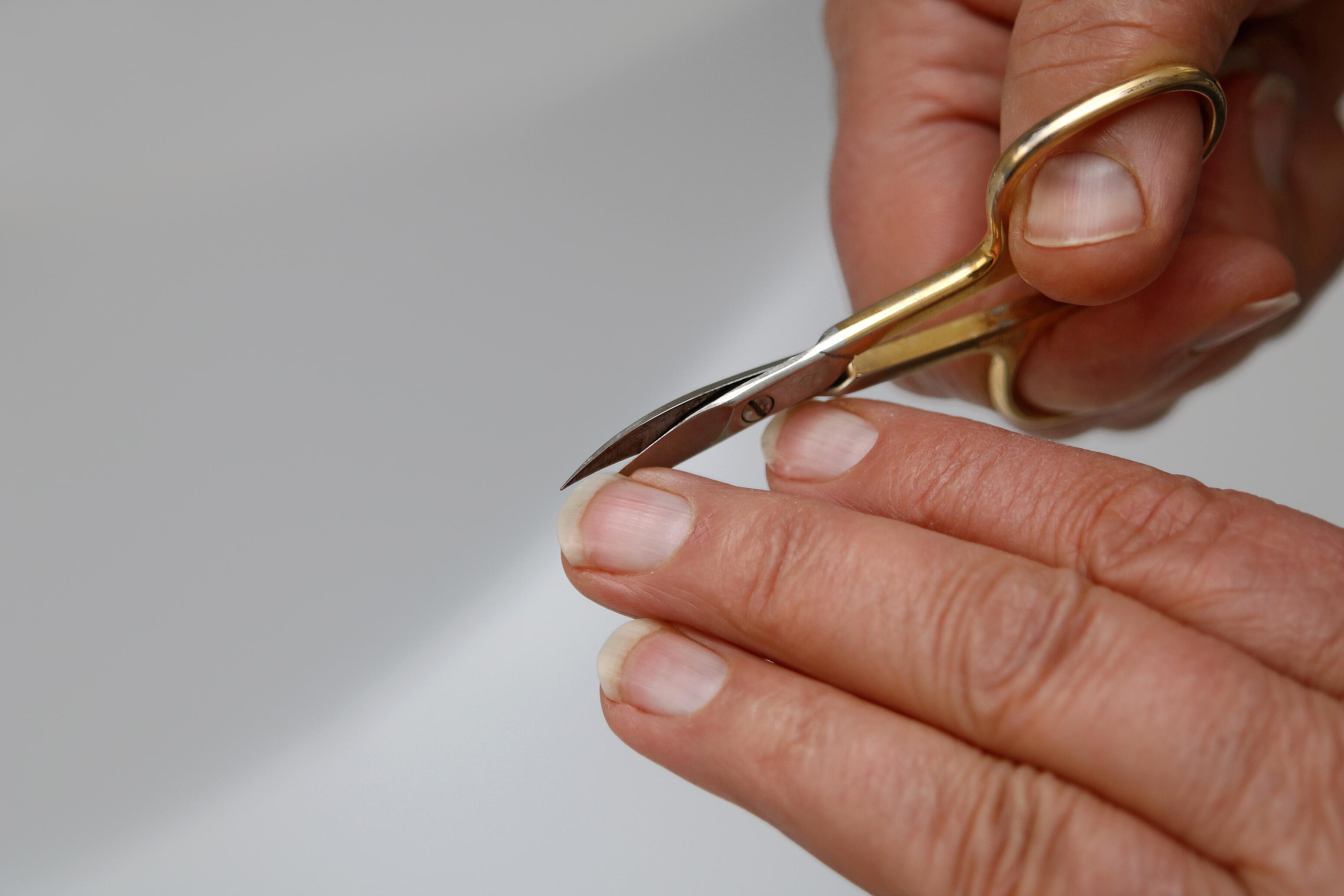Mantener las uñas cortas