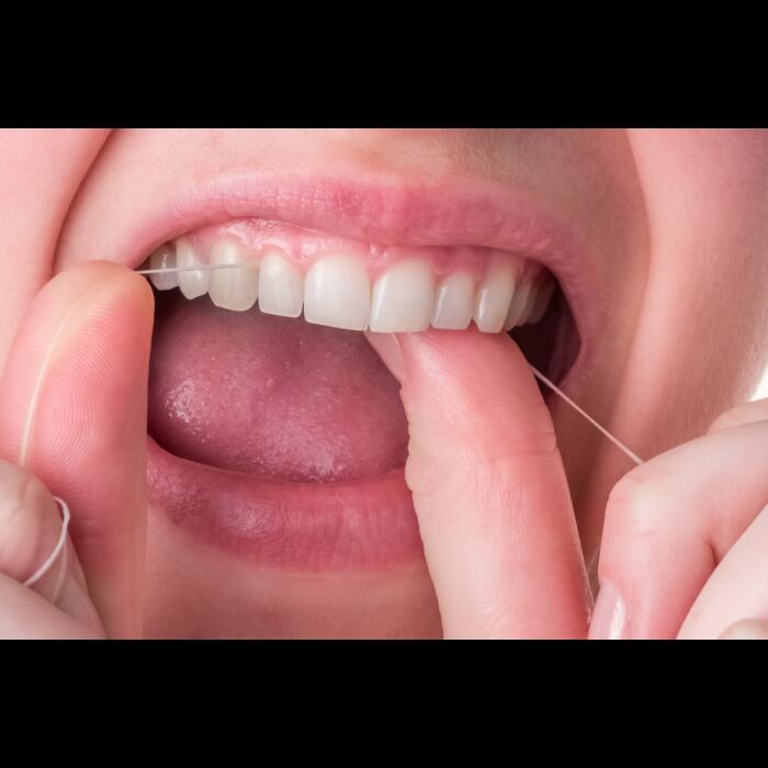 ELGYDIUM CLINIC nić dentystyczna z chlorheksydyną
