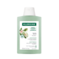 Deze shampoo hult het haar in een omhullend schild.