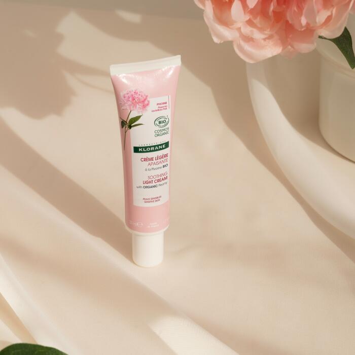 Soothing moisturising LIGHT cream with Organic Peony for Sensitive skin