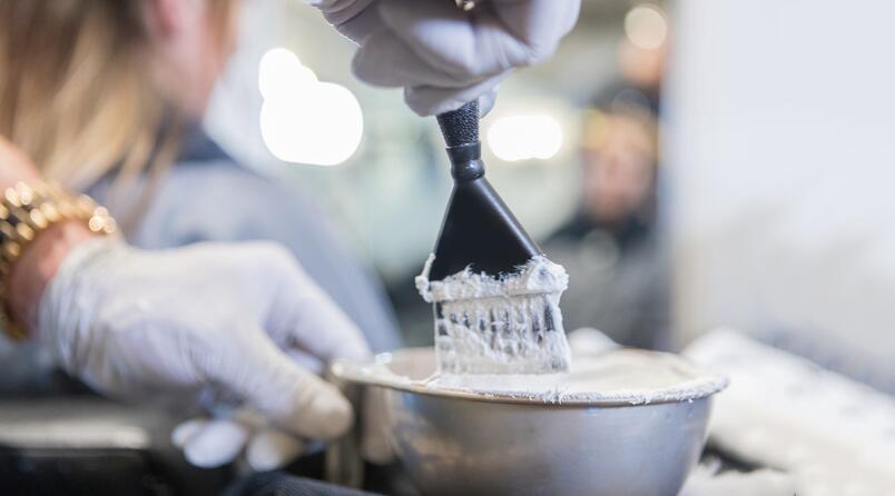 RF_website_expert-dossier-blond-hair_techniques_home-or-salon_804x446