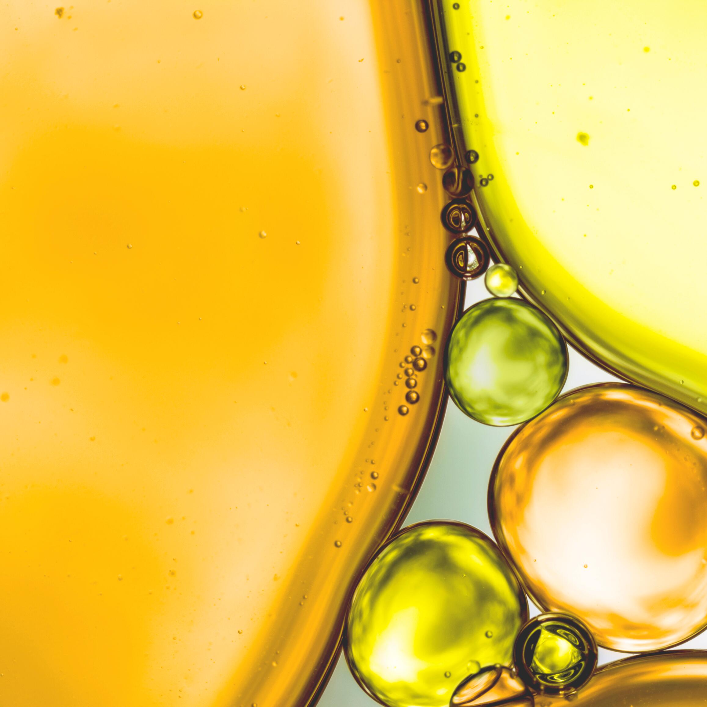 <h4 class="">지질 트리오</h4><p>식물성 성분으로 오랫동안 피부에 영양과 수분을 공급합니다. </p>

