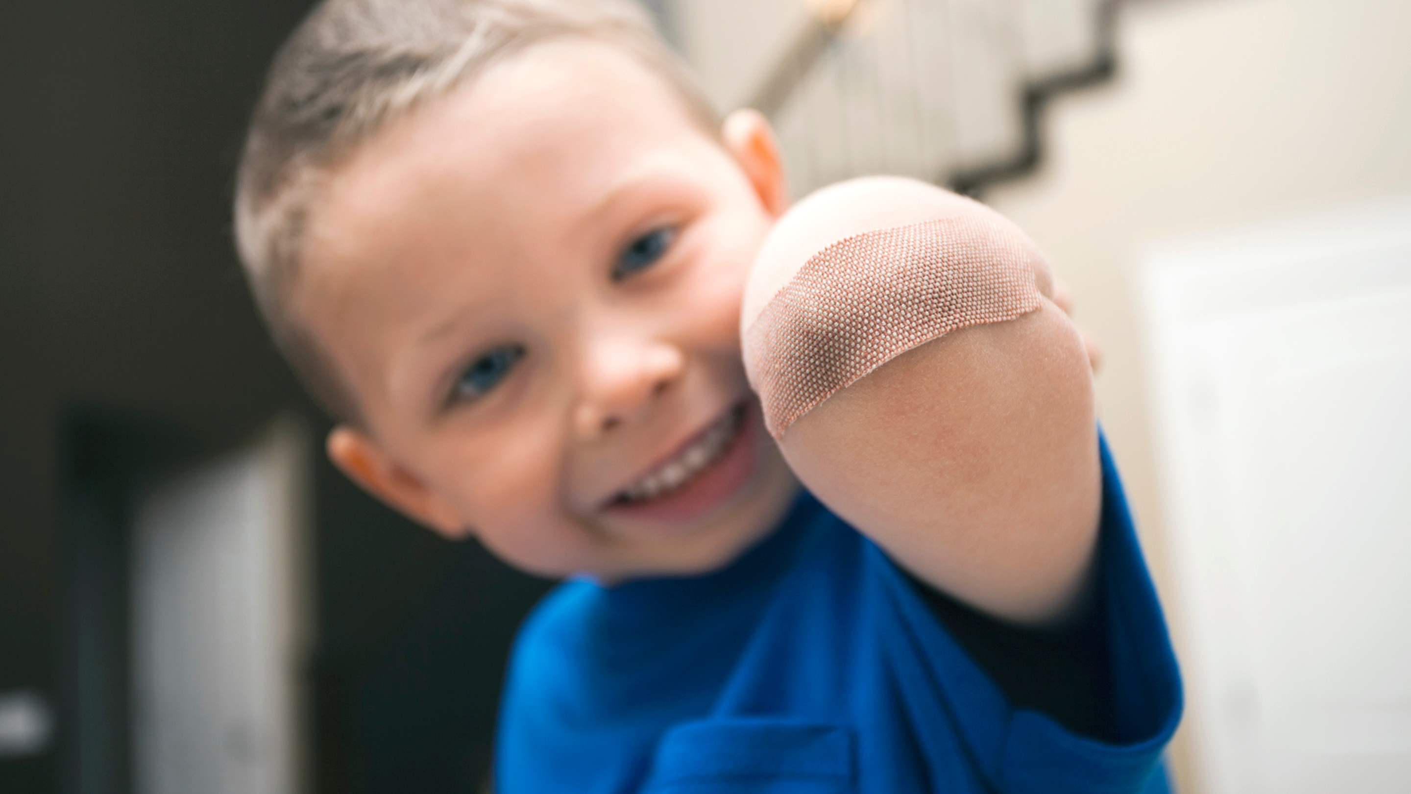 av_votre-peau_cicatrisation_irritations_enfant_coude_16x9