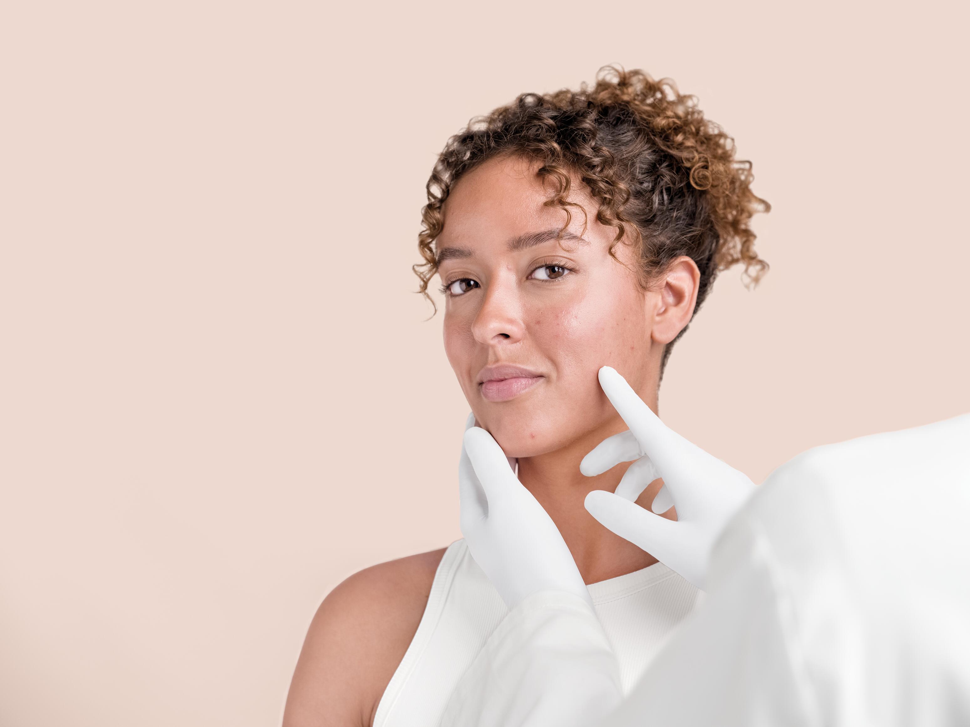 Une innovation dermo-cosmétique inspirée du laser¹, pour combattre les imperfections et les marques cicatricielles²