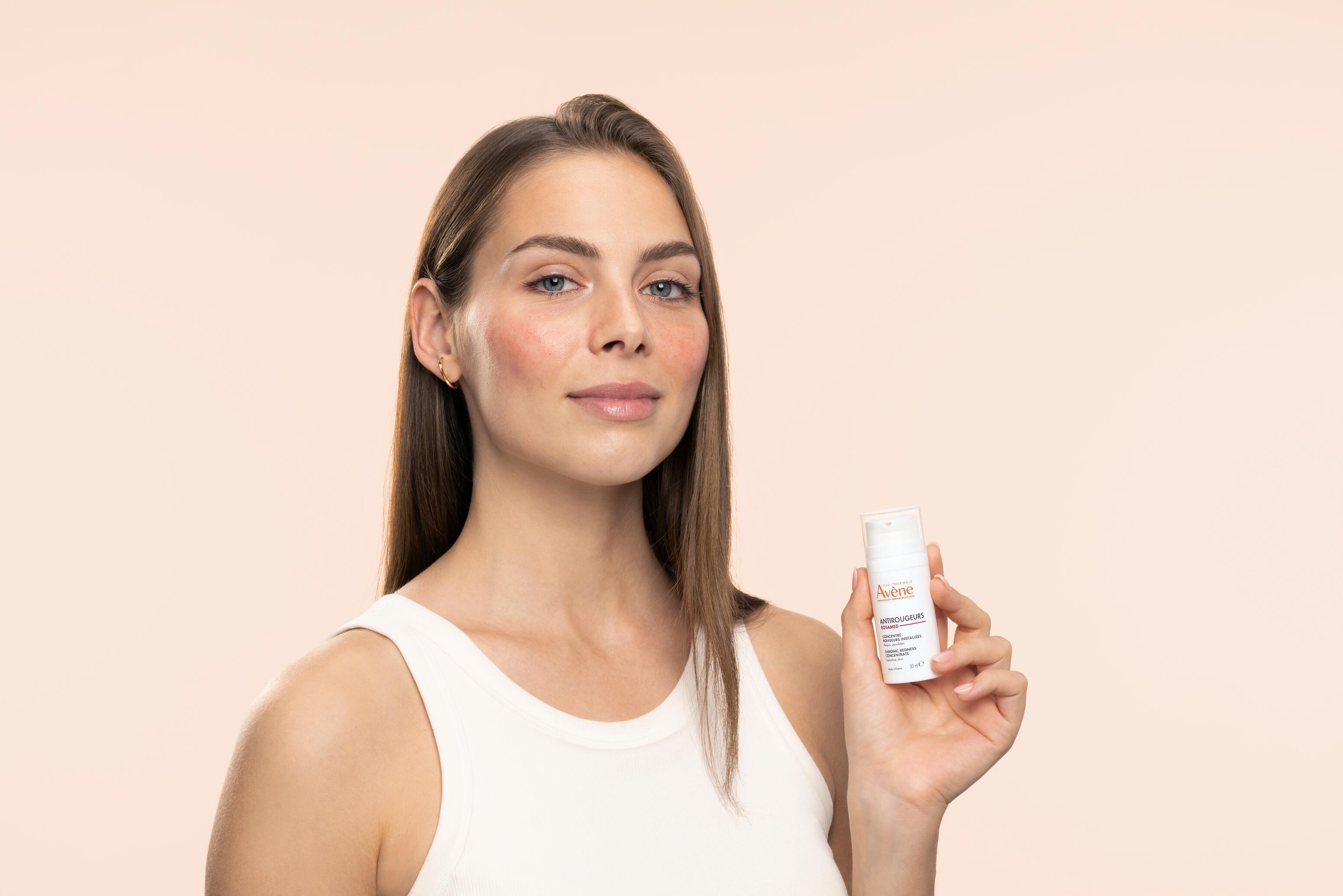 av_3282770392920_rosamed_2026_model_packshot_16x9_JPEG