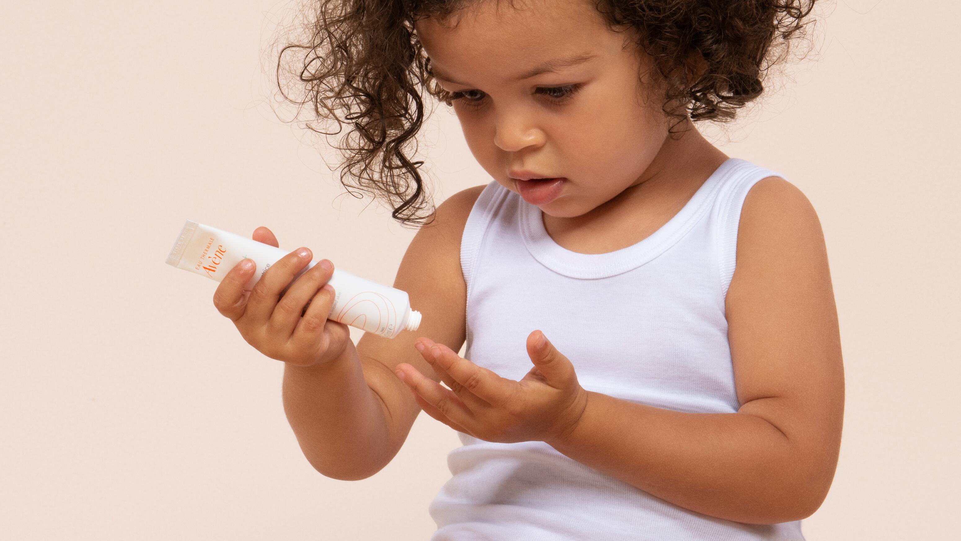 av_cicalfate_repairing-protective-cream_attitude-mia_4_3282770204667_hd_16x9