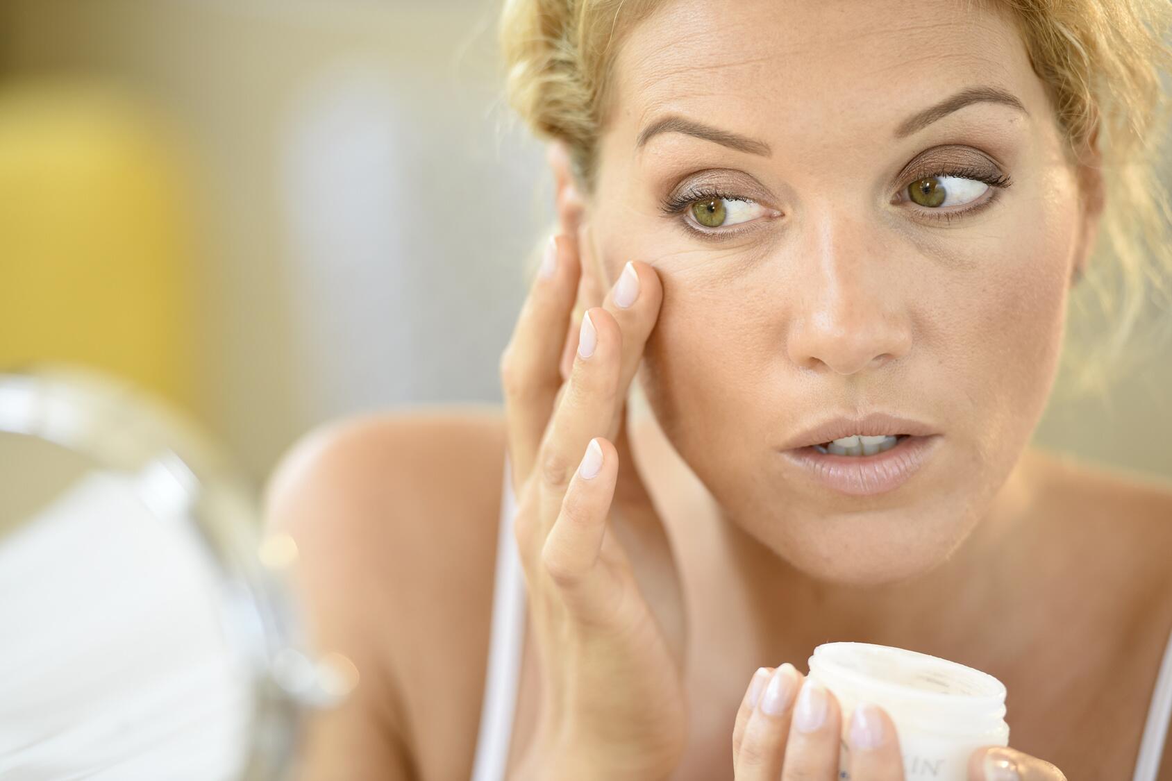 Pourquoi l’acné est devenue le miroir de nos modes de vie ?