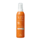 Formulated with a reduced number of chemical filters to respect sensitive skin.