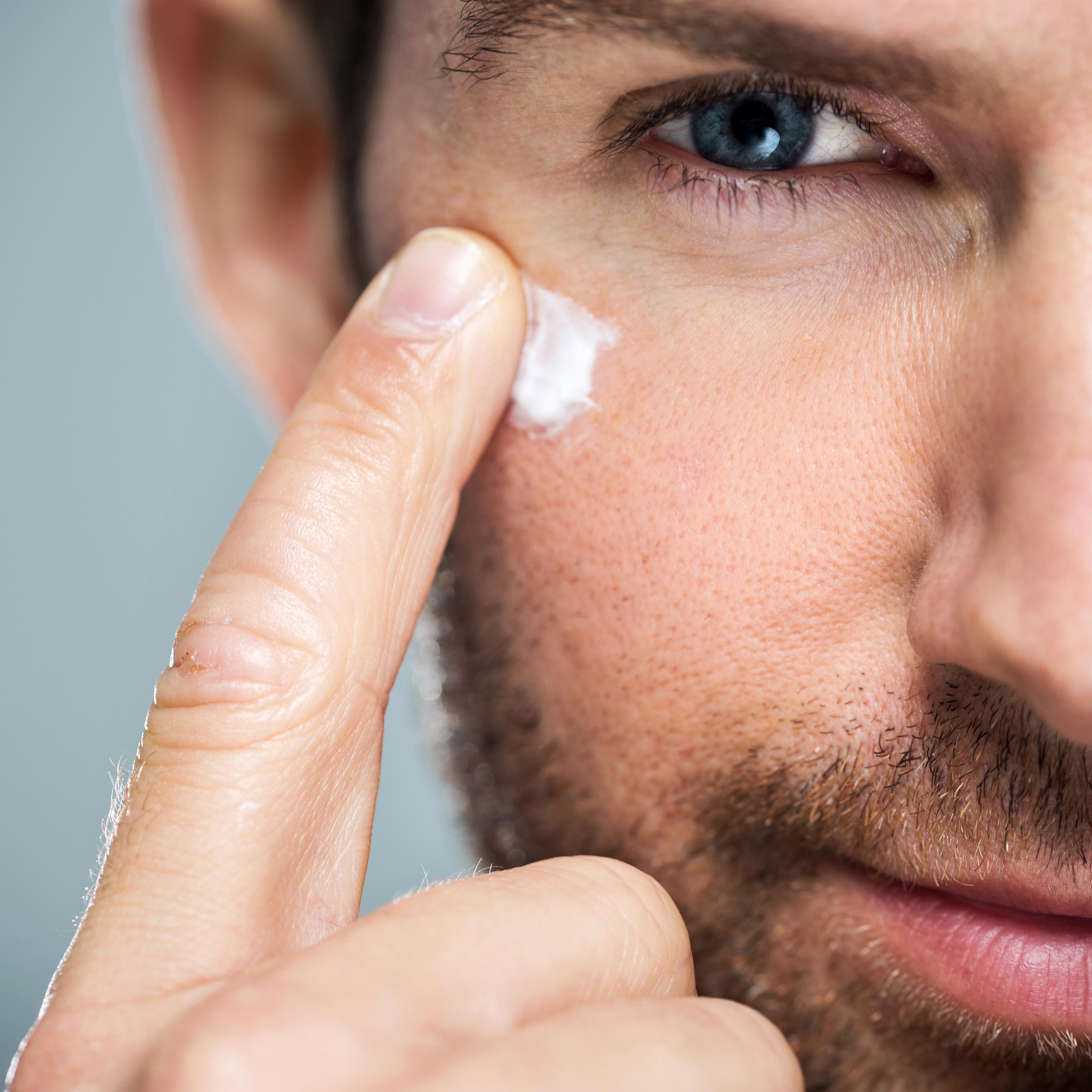 AV_carnets-experts_peau-homme_hydate-visage_1x1