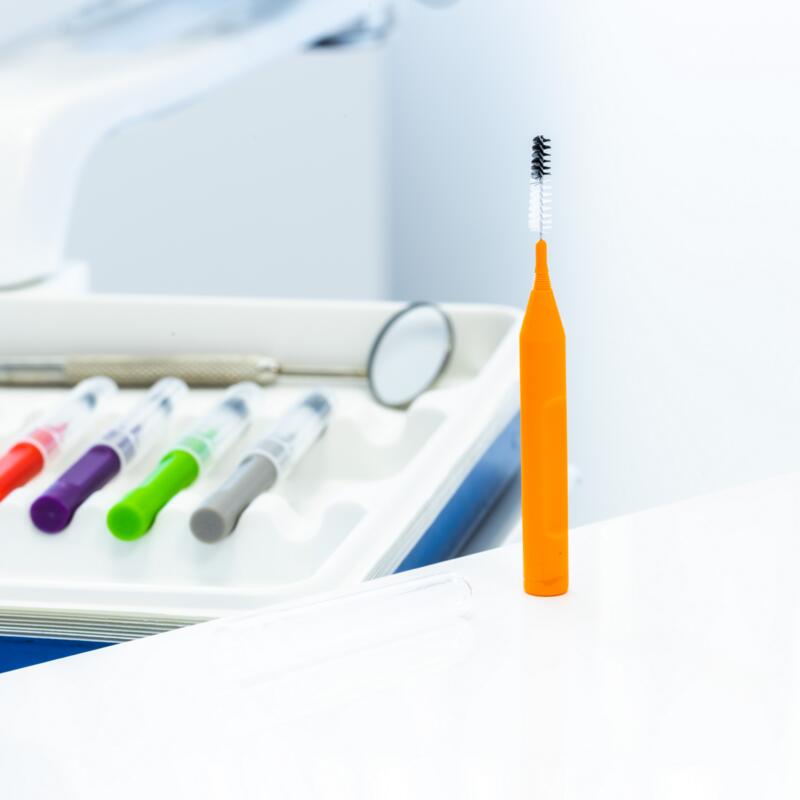 ELGYDIUM CLINIC Mono Compact 3 Pomarańczowa szczoteczka międzyzębowa