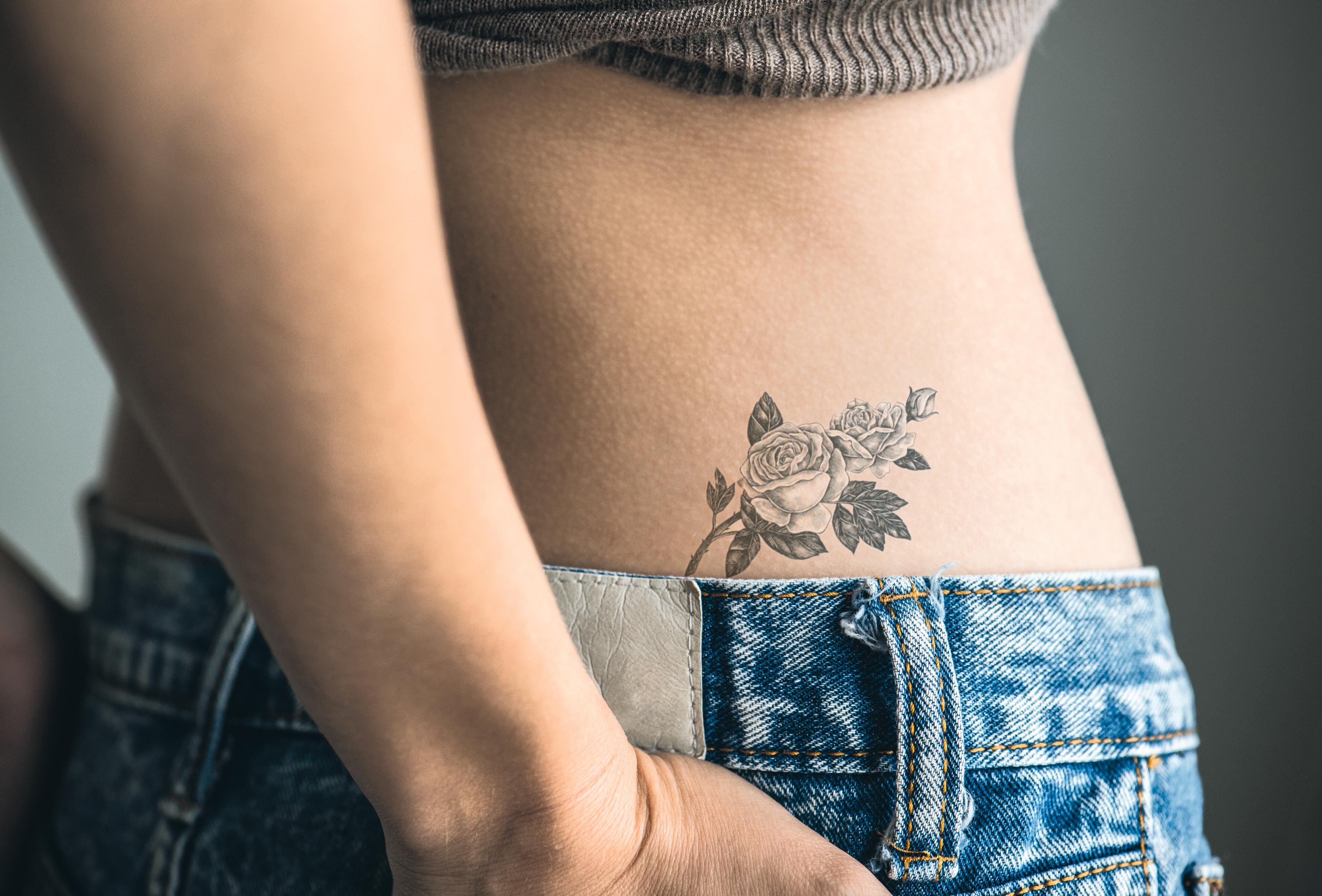 AD_TATTOOS_WOMAN-HIP-FLOWERS_LARGE