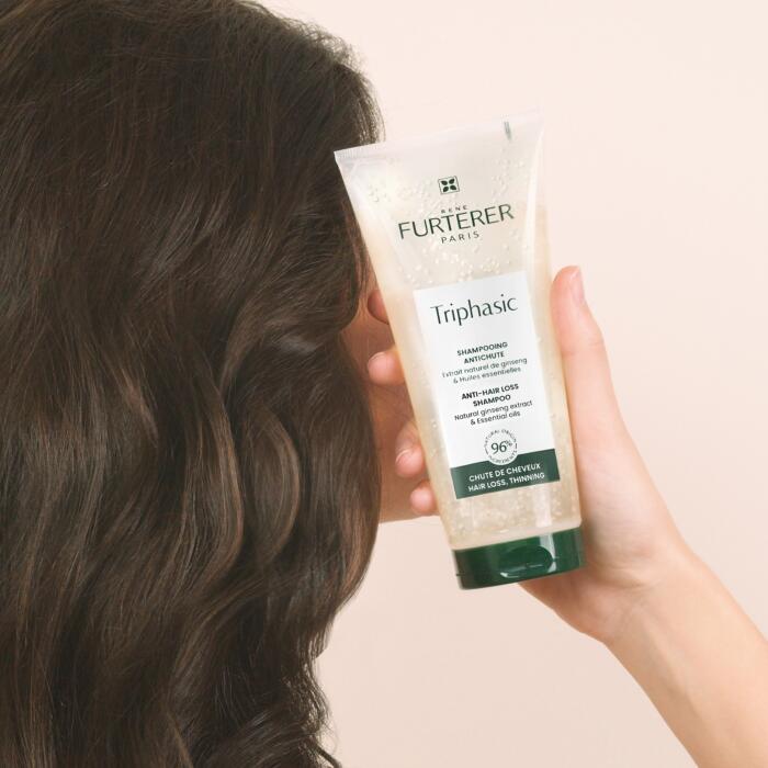 Shampooing antichute aux huiles essentielles - Shampoing traitant contre la perte de cheveux