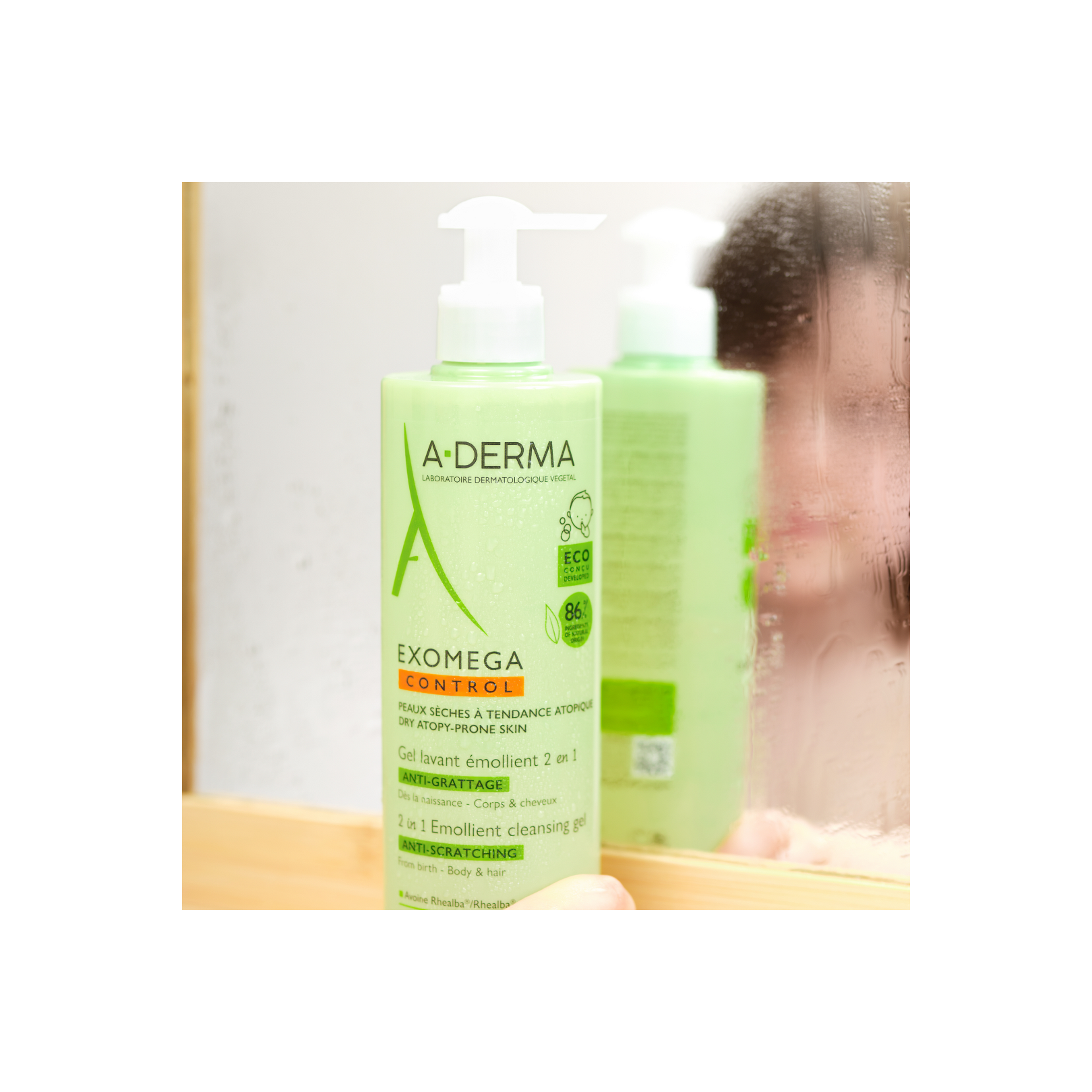 Um shampoo de espuma exomega A-Derma