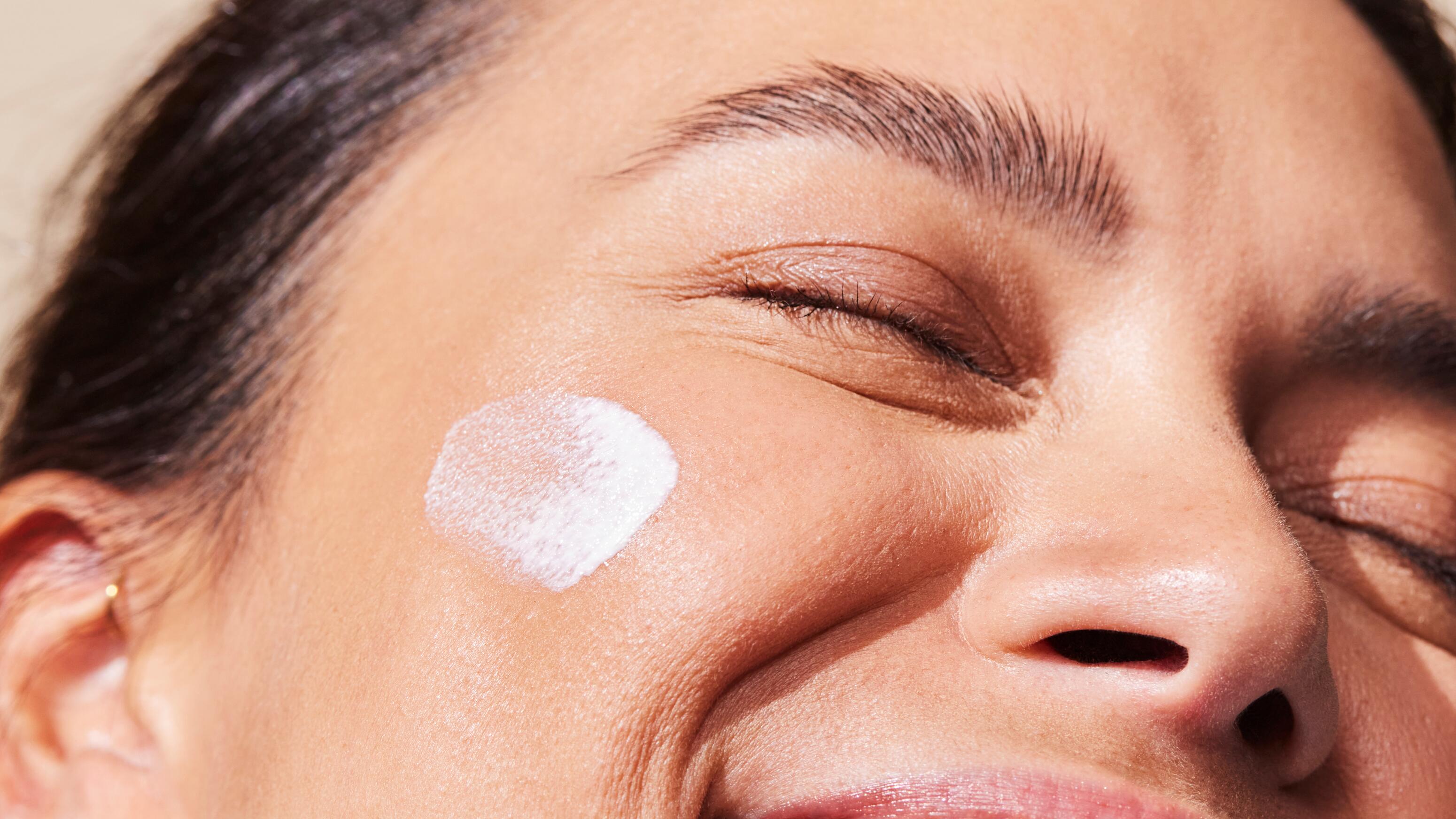 av_suncare_spe_beauty_aqua_fluid_canada_159-16x9