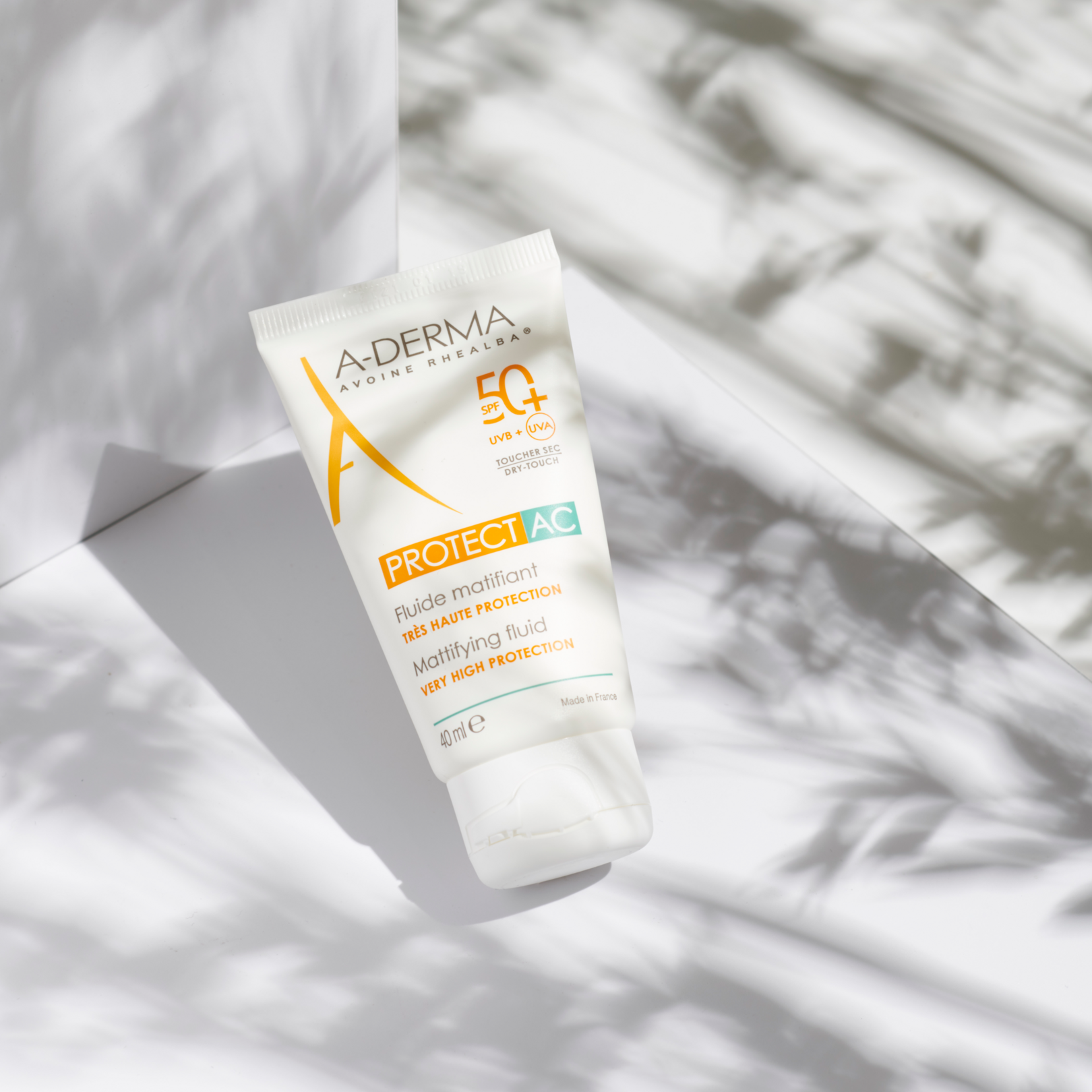 Fluide solaire visage matifiant SPF50+