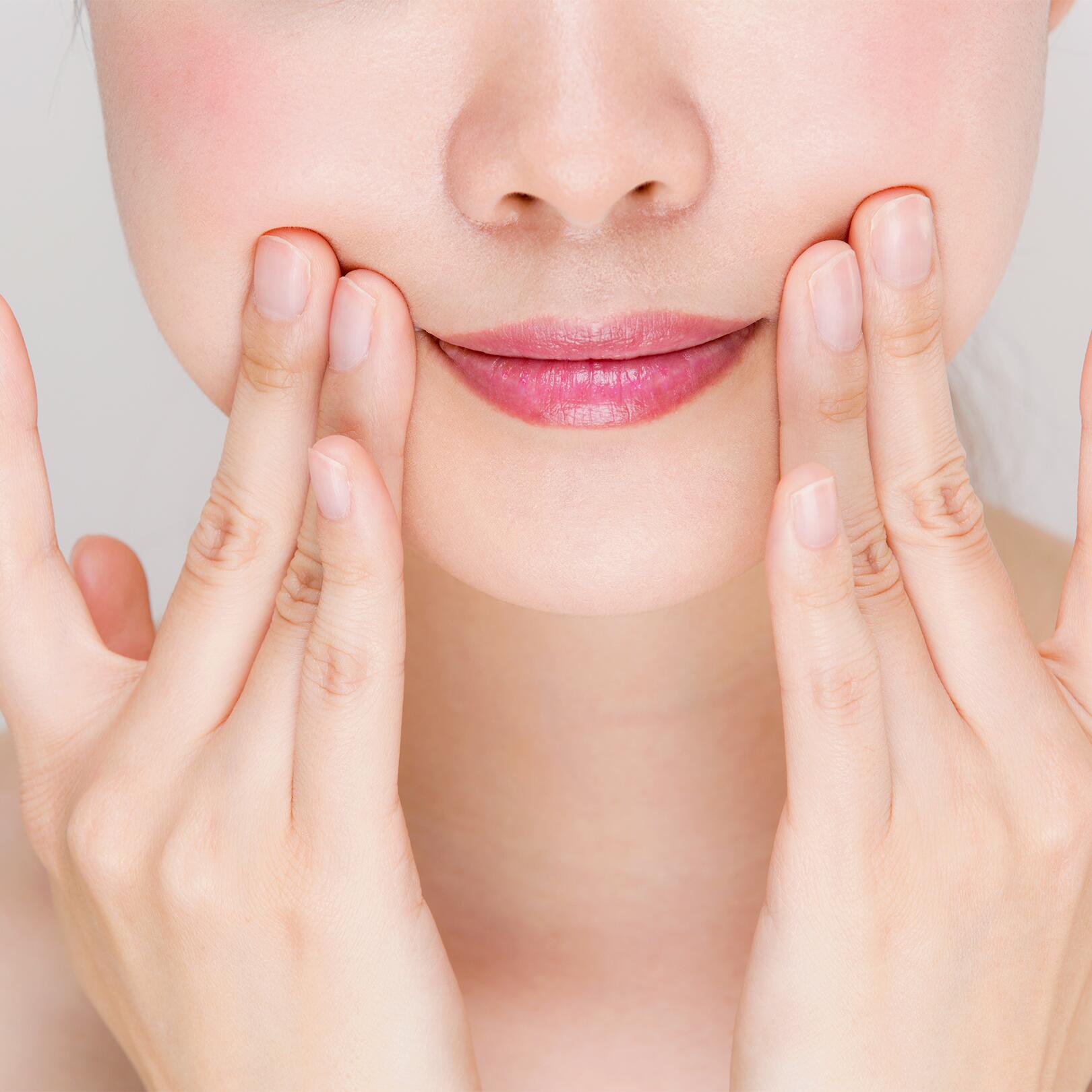 av_anti-age_closeup_massage_visage_1x1_v1 472x472