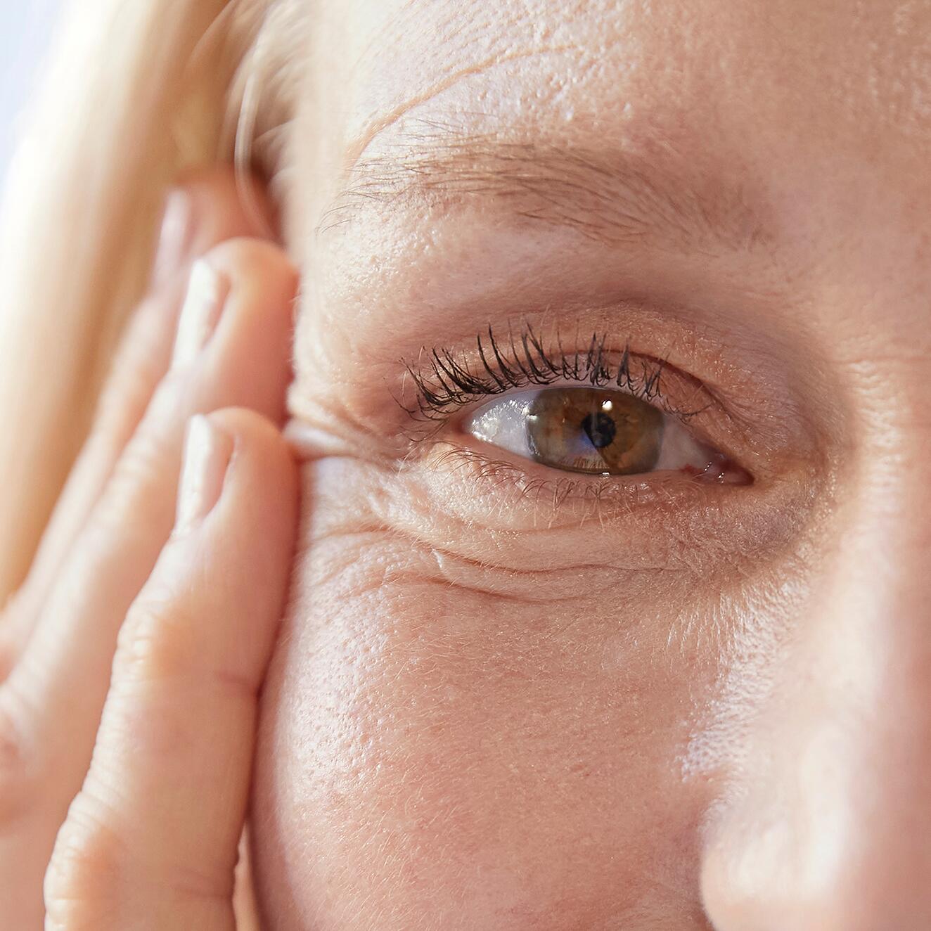 av_anti-age_femme_50_yeux_1x1_v1