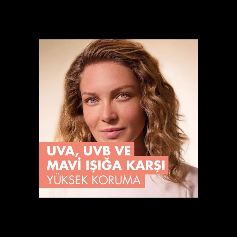 Ultra Fluid Invisible SPF50 Normal ve Karma Ciltler İçin Çok Yüksek Korumalı Güneş Kremi 