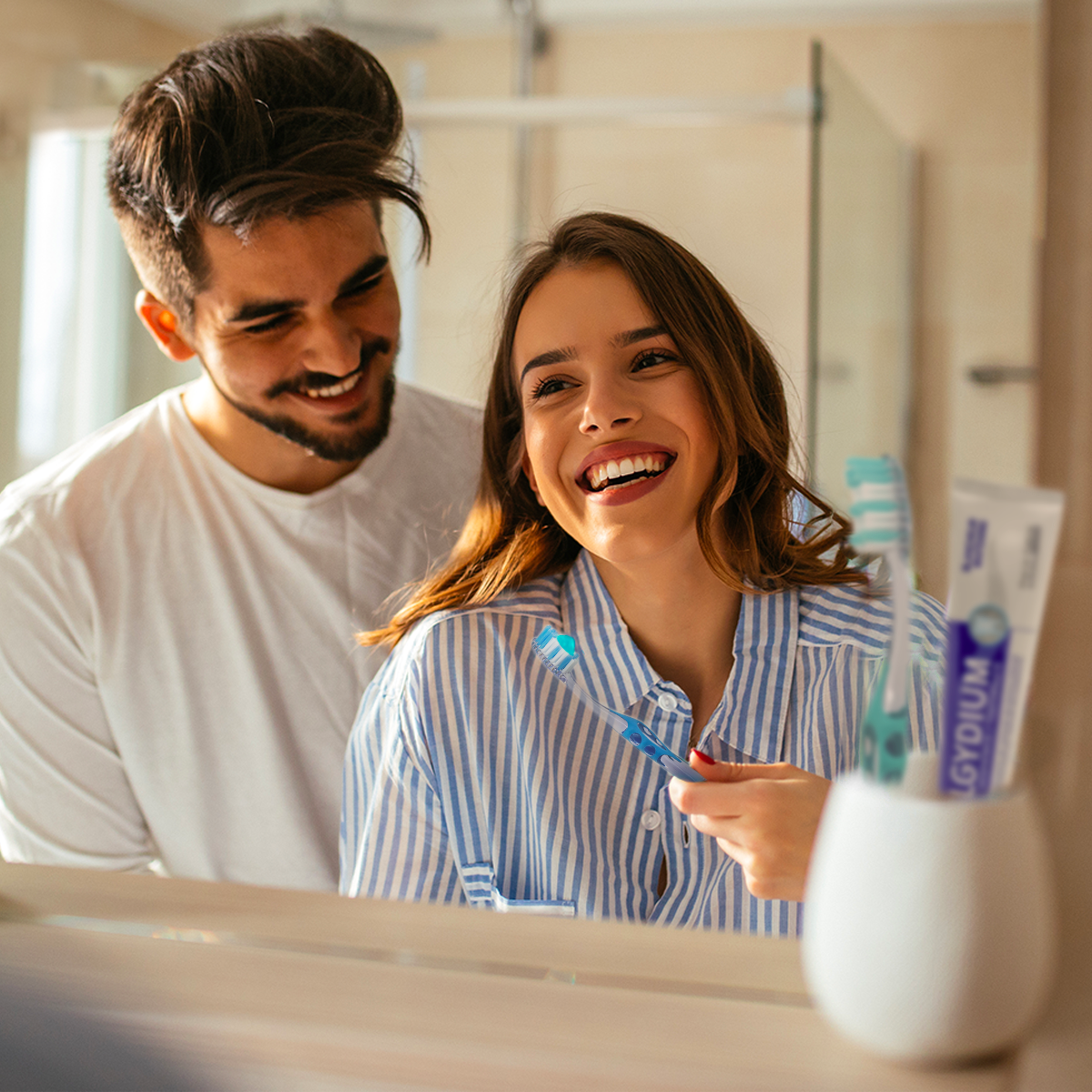 Nieświeży oddech jest spowodowany namnażaniem się bakterii w jamie ustnej. Bakterie te tworzą tak zwaną płytkę nazębną. Walka z nieświeżym oddechem oznacza więc walkę z płytką nazębną.