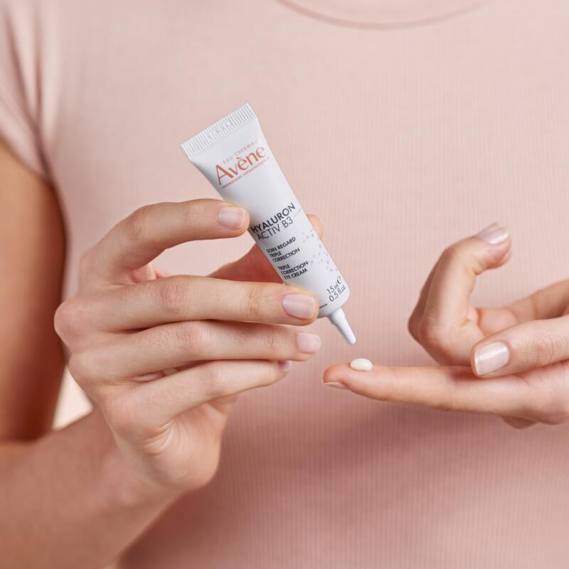 ГРИЖА ЗА ОКОЛООЧЕН КОНТУР С ТРОЙНО ДЕЙСТВИЕ