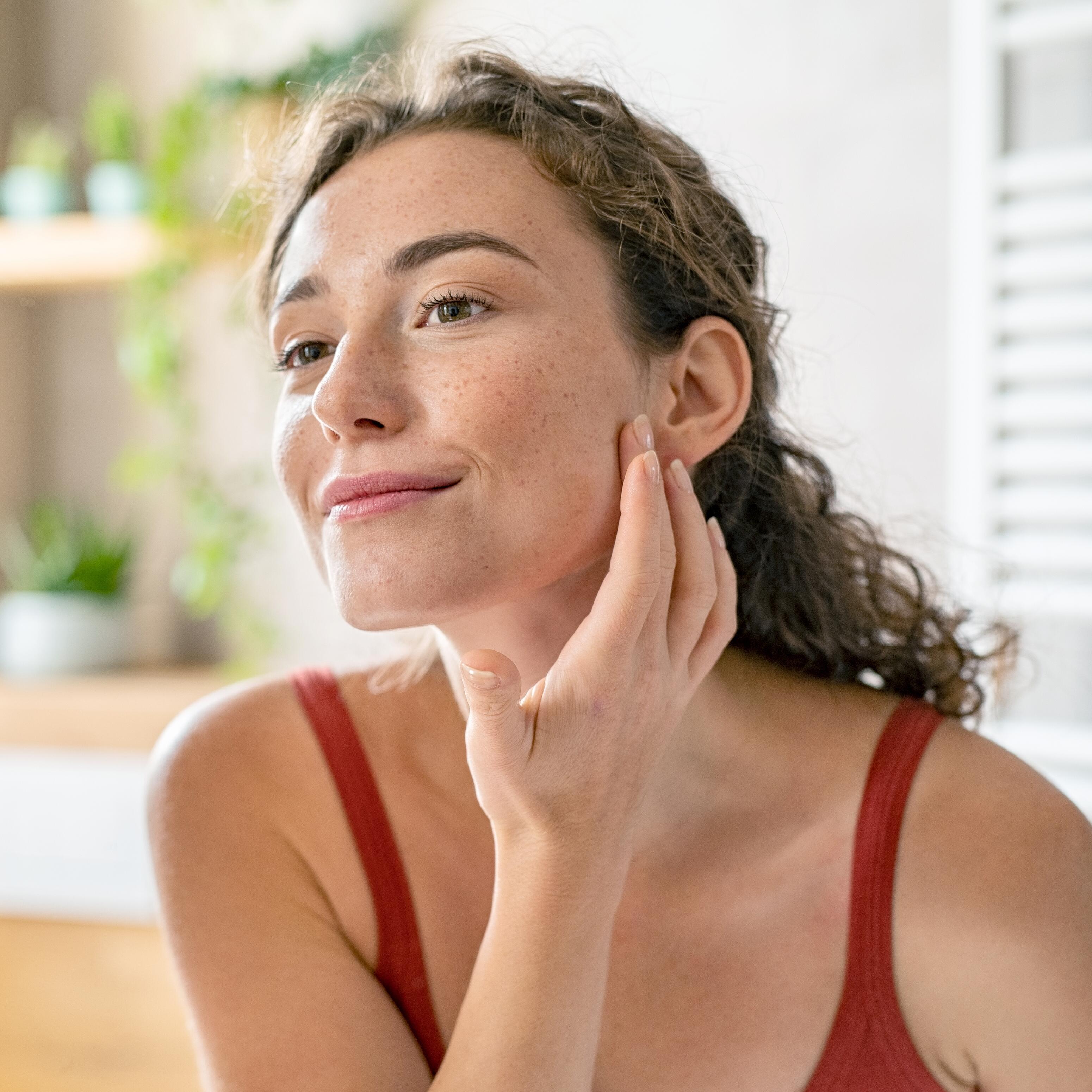 av_maquillage_visage_femme_anti-rougeur_1x1