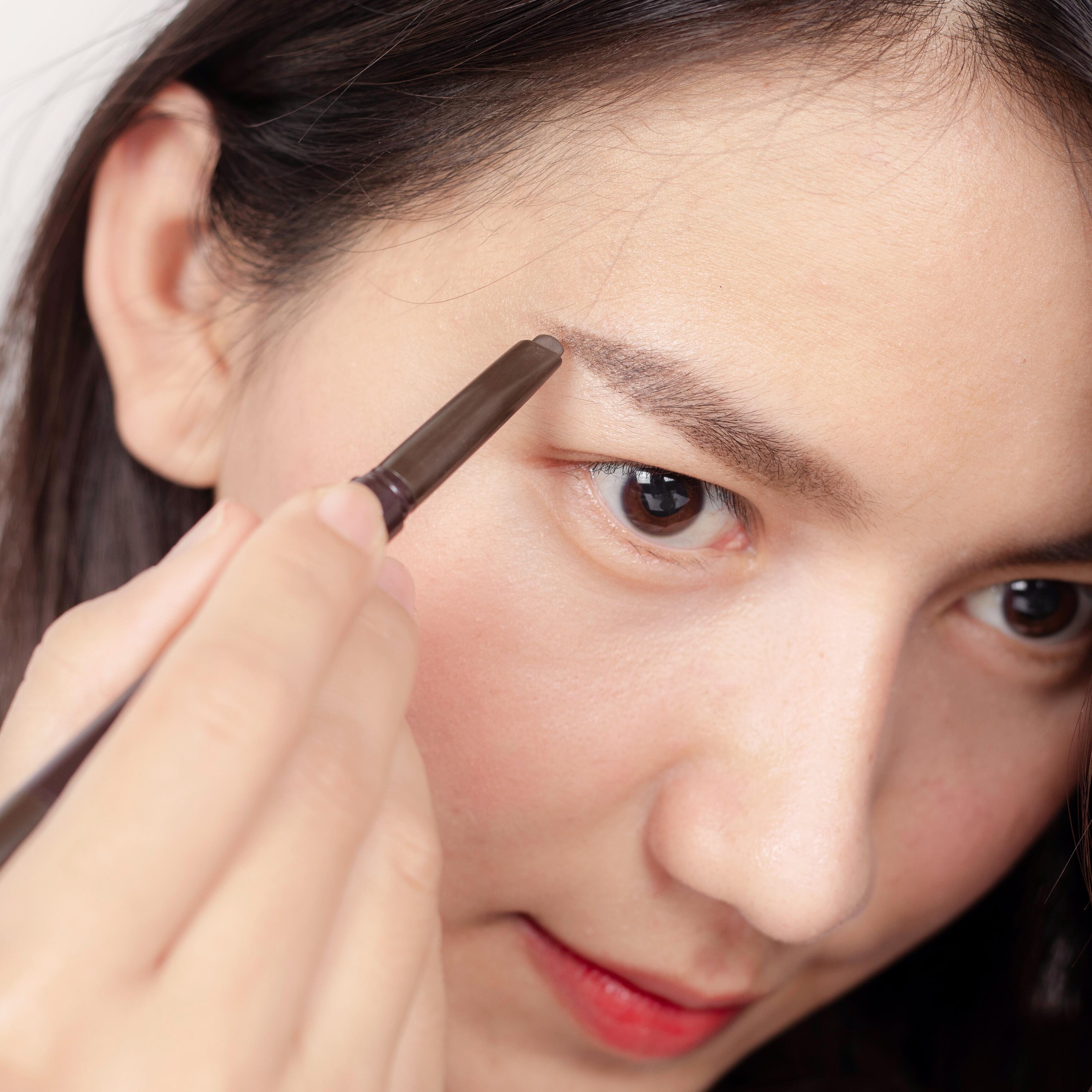 av_maquillage_sourcils_crayon_dessiner_1x1