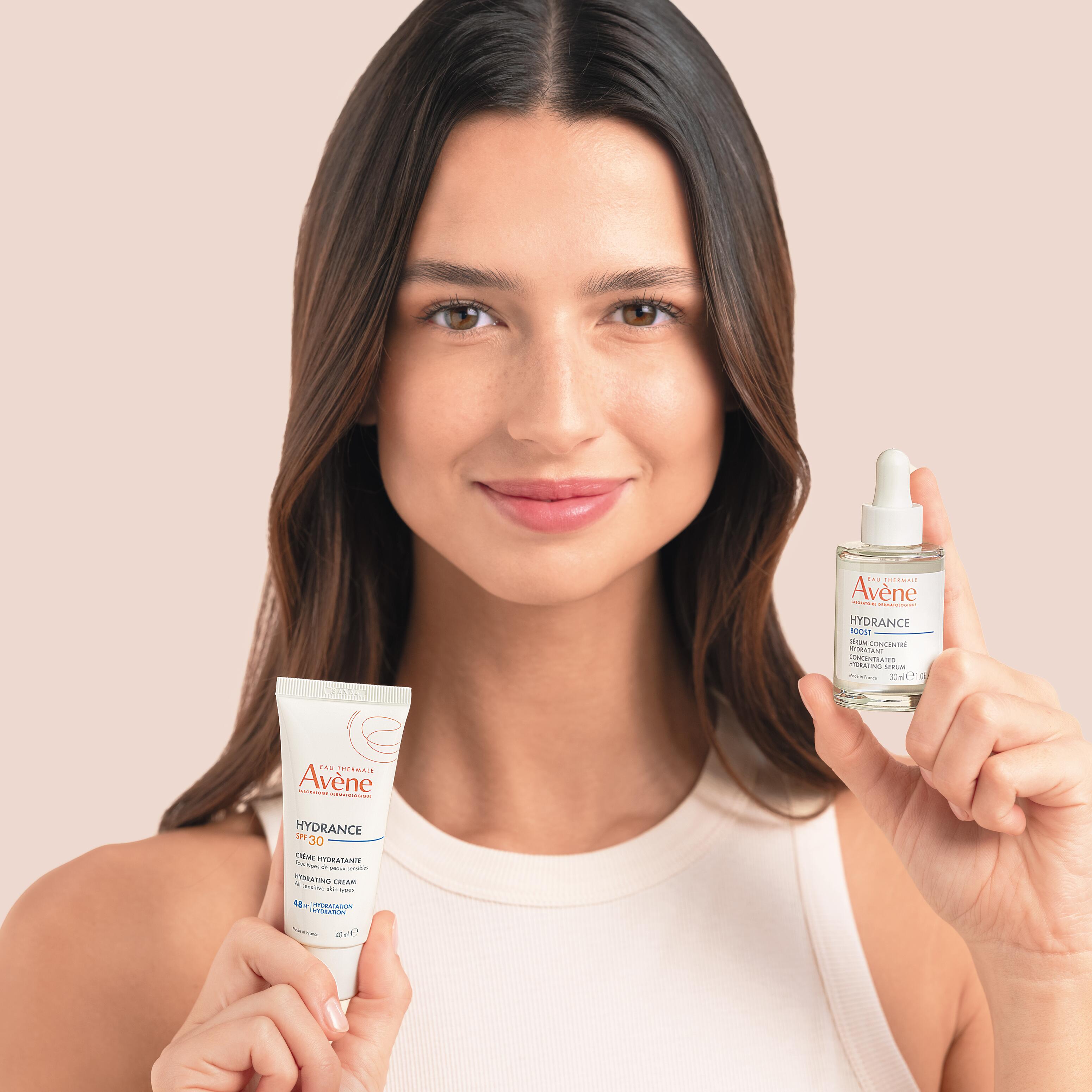 AV_HYDRANCE_YOULIA_ROUTINE_CREME_SPF_SERUM_02_1_1_RVB