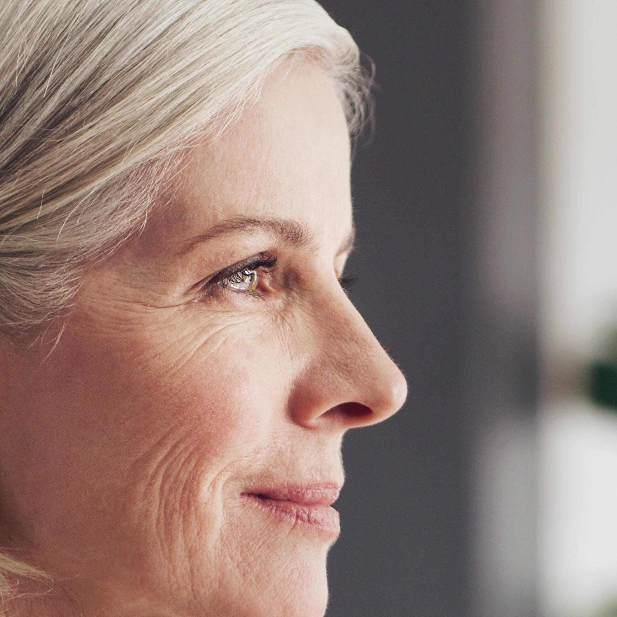 av_anti-age_femme_senior_visage_1x1_v1