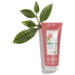 Le Gel douche au parfum Fleur d’Hibiscus dépose un léger film protecteur sur la peau pour préserver durablement son hydratation.