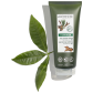 Le Gel douche au parfum Ecorce de Cèdre dépose un léger film protecteur sur la peau pour préserver durablement son hydratation.