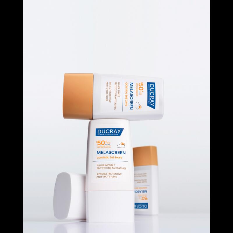 Fluide antitaches protecteur SPF50+
