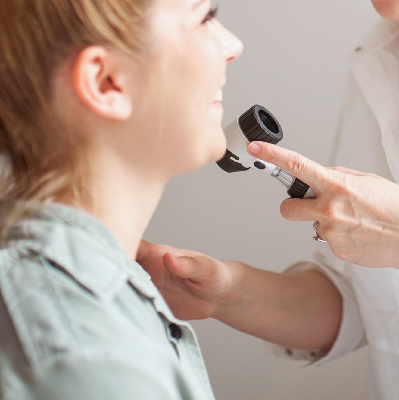 av_acne_dermatologue_1x1