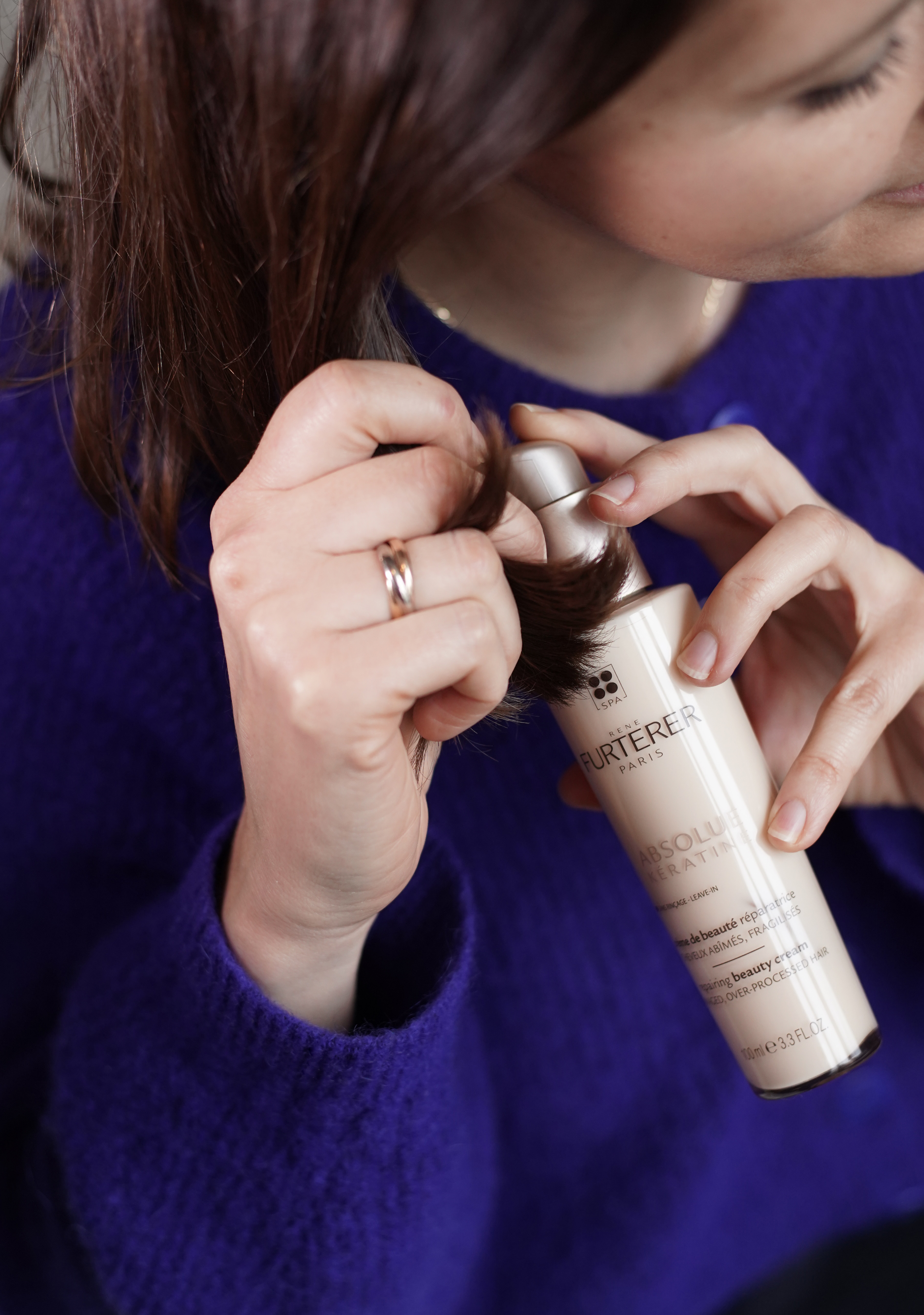 Pour prendre soin de mes longueurs, j’applique la crème de beauté Absolue Keratine : ça leur redonne brillance et souplesse, et moi ça me met de bonne humeur !