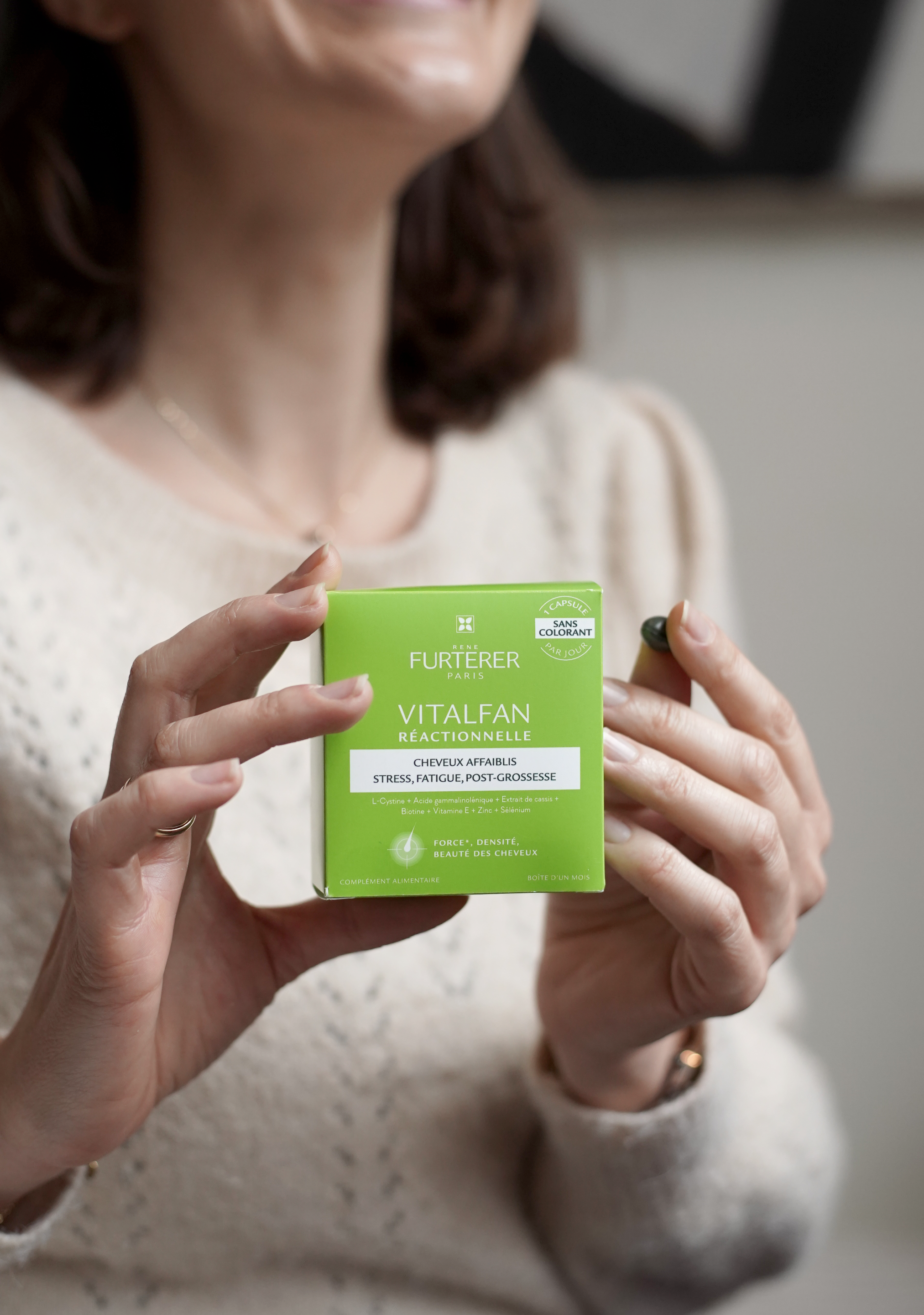 Je complète ma routine antichute avec des gélules de Vitalfan sur la même durée pour booster mes apports nutritionnels et mes cheveux.