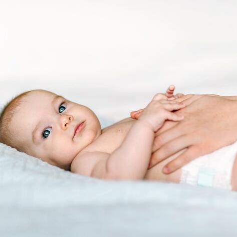 ?AD_BABY_FIRST-CARE-LAYING-DOWN_LARGE_2021 473x473 crop?