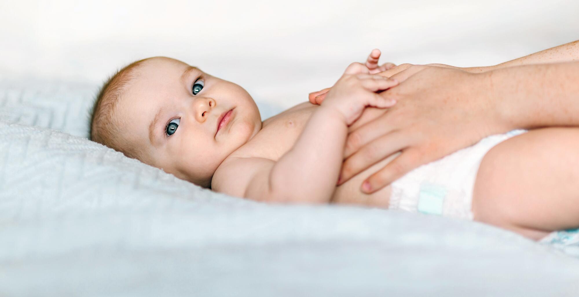 Come prendersi cura della pelle del neonato 