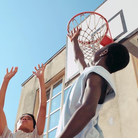 av_acne_adolescents_sport-collectif_1x1