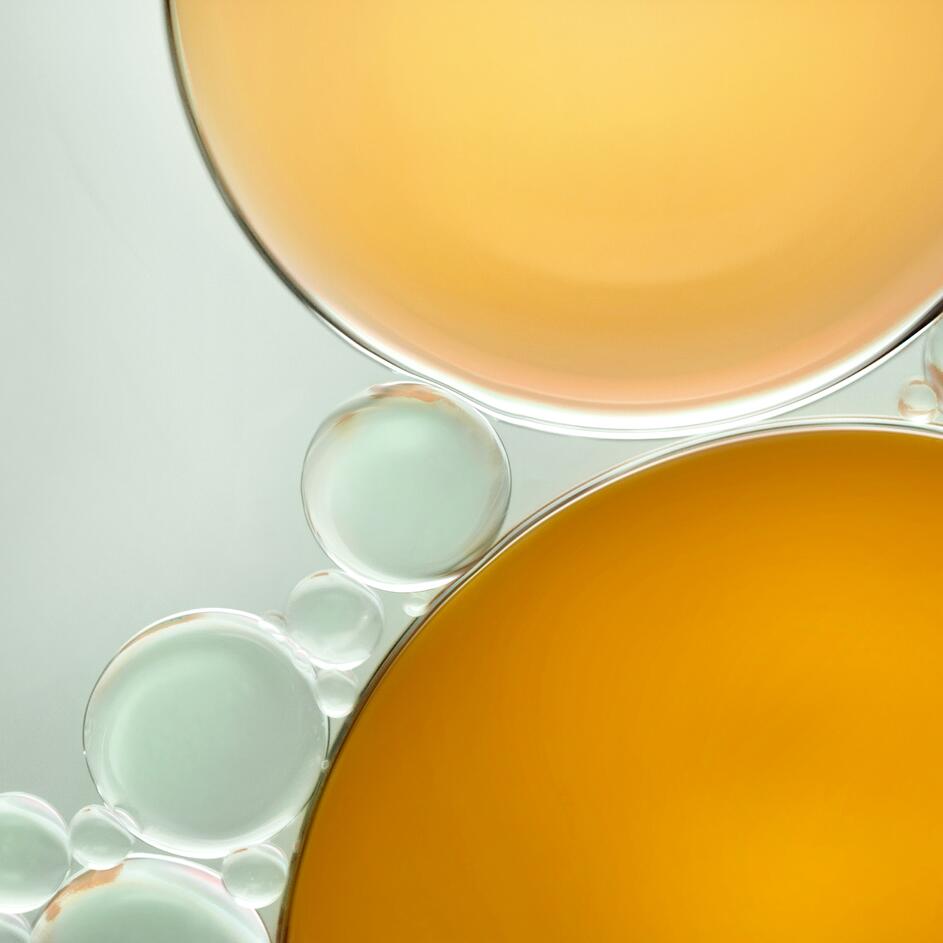 <h4 class="">Cer-Omega</h4><p>Lipide asemănătoare pielii, care refac pielea și pelicula hidrolipidică protectoare a acesteia.</p>

