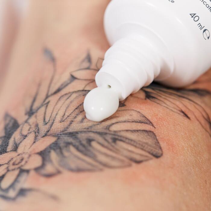 Cicalfate+ hydratační krém vhodný na aplikaci po operacích a po tetování