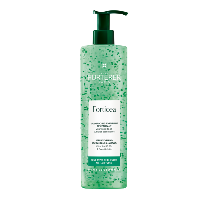 Vitalisierendes stärkendes Shampoo mit den Vitaminen B3, B5 und ätherischen Ölen